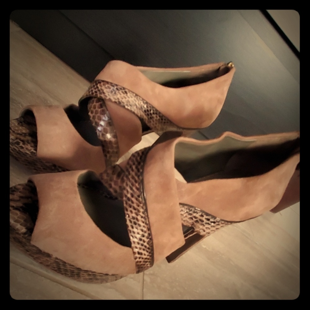 Tory Burch Womens Snake Skin High Heels